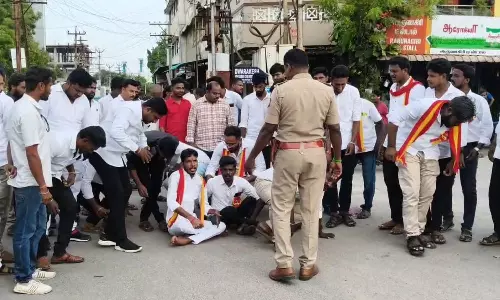 போராட்டத்தில் கலந்து கொள்ள சென்ற  த.வெ.க. நிர்வாகிகள் காஞ்சிபுரத்தில் கைது