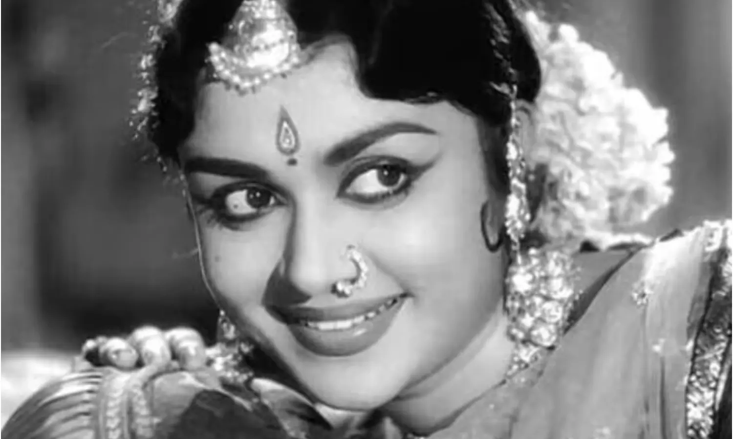 சரோஜா தேவி மறைவு - எண்ணற்ற காவியங்களில் கதாநாயகியாக கோலோச்சியவர், விண்ணுக்கு பறந்த கன்னடத்து பைங்கிளி!