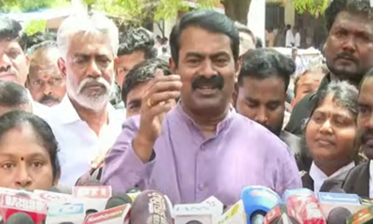 மத்தியில் கூட்டாட்சி, மாநிலத்தில் குடும்ப ஆட்சி - திமுகவை விமர்சித்த சீமான் மத்தியில் கூட்டாட்சி, மாநிலத்தில் குடும்ப ஆட்சி - திமுகவை விமர்சித்த சீமான்