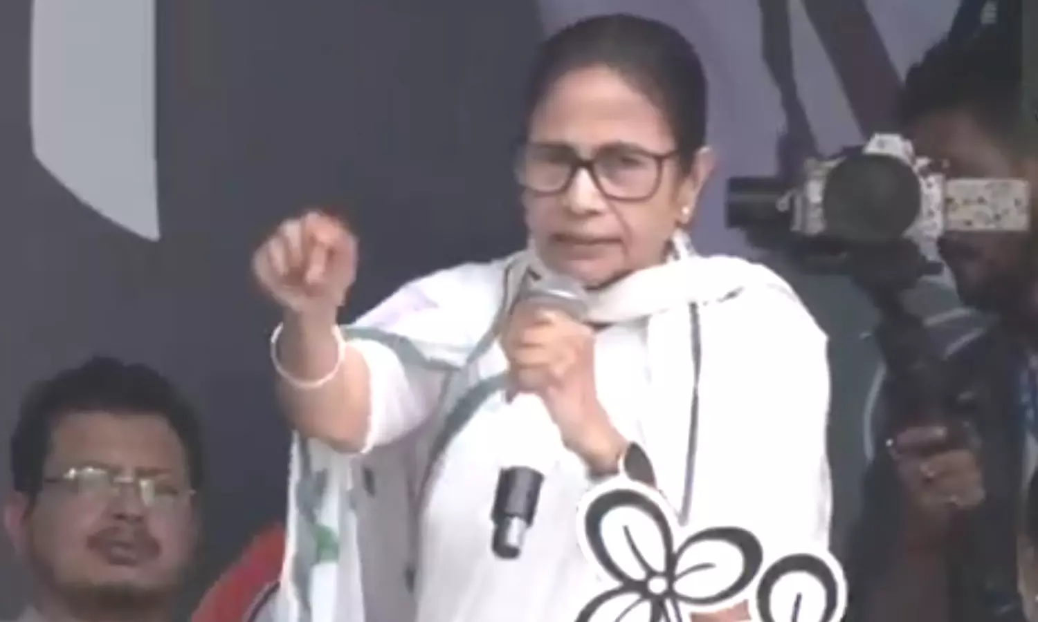 மேற்கு வங்கத்தில் ஆட்சியை பிடிக்கும் பா.ஜ.க. முயற்சி பலிக்காது: மம்தா ஆவேசம்