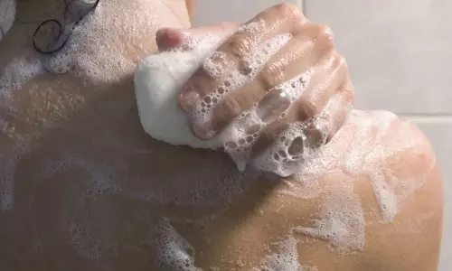 வீட்டிலுள்ள அனைவரும் ஒரே குளியல் சோப்பை பயன்படுத்துவது சரியா?