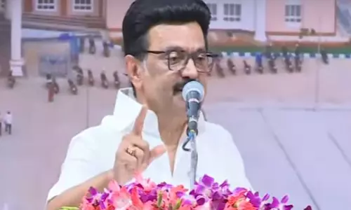 சுந்தரா டிராவல்ஸ் பேருந்தில் இருந்து புகை வருவது போல இ.பி.எஸ். வாயிலிருந்து பொய் வருகிறது- மு.க.ஸ்டாலின்