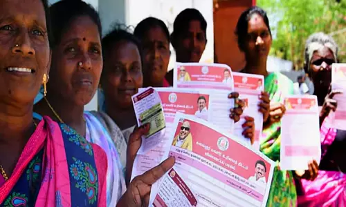 அலைமோதும் கூட்டம்..! சென்னையில் முதல் நாளில் 7,518 பேர் மகளிர் உரிமைத் தொகை கேட்டு மனு