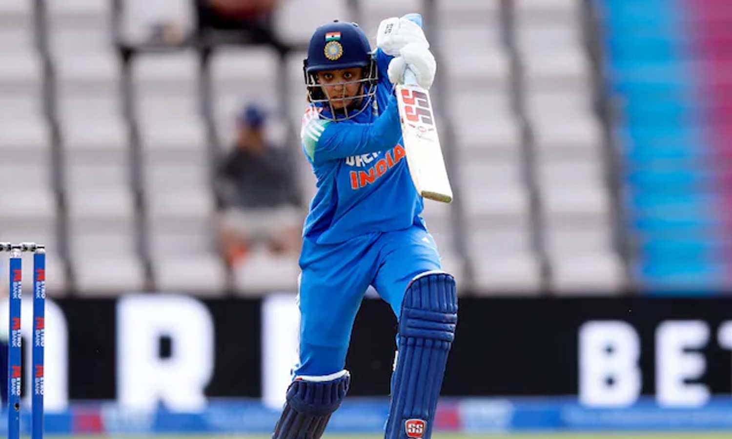 மகளிர் கிரிக்கெட்: இங்கிலாந்தை வீழ்த்தி இந்தியா அபார வெற்றி