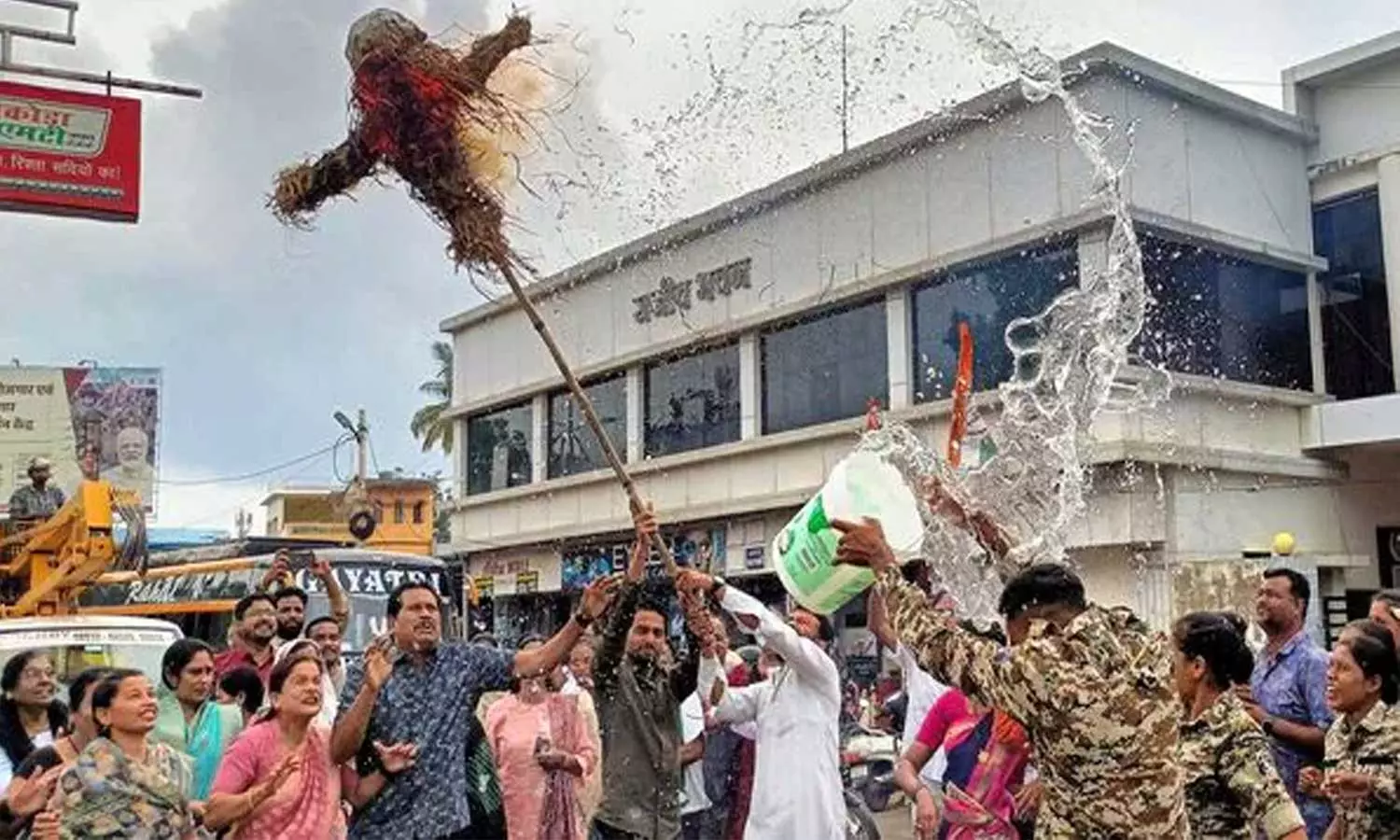 பாலியல் தொல்லையால் தீக்குளித்து கல்லூரி மாணவி தற்கொலை: ஒடிசாவில் கடையடைப்பு போராட்டம்