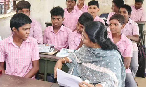 மாணவரின் கோரிக்கையை ஏற்று அரசு பள்ளிக்கு சென்ற ஆட்சியர் கண்கலங்கிய நெகிழ்ச்சி சம்பவம்