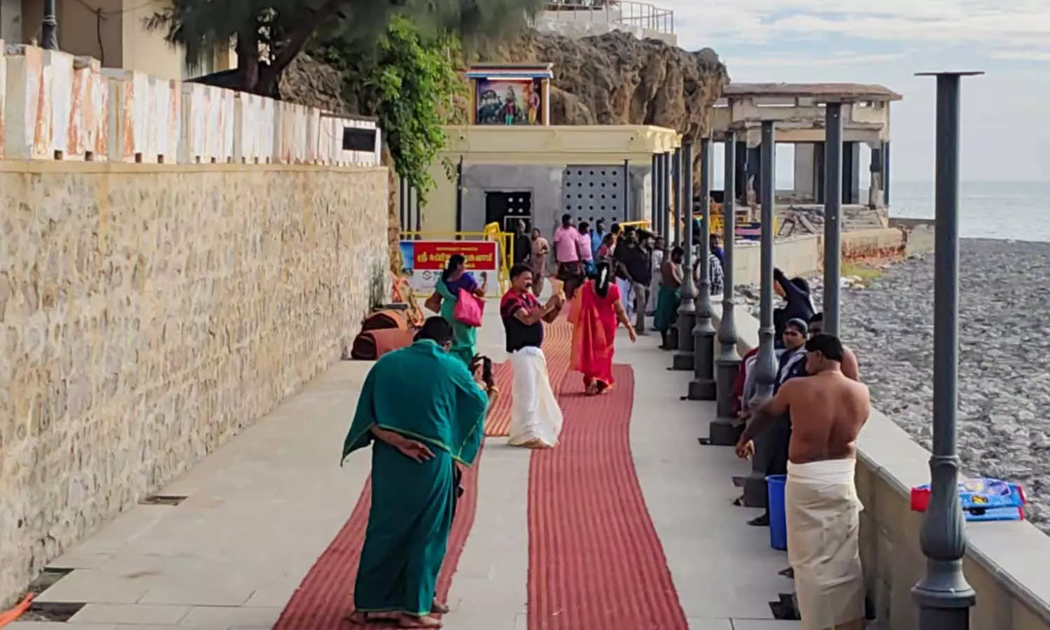 திருச்செந்தூர் சுப்பிரமணிய சுவாமி கோவிலில் 6 மாதத்திற்கு பிறகு வள்ளி குகையில் வழிபாடு செய்ய அனுமதி