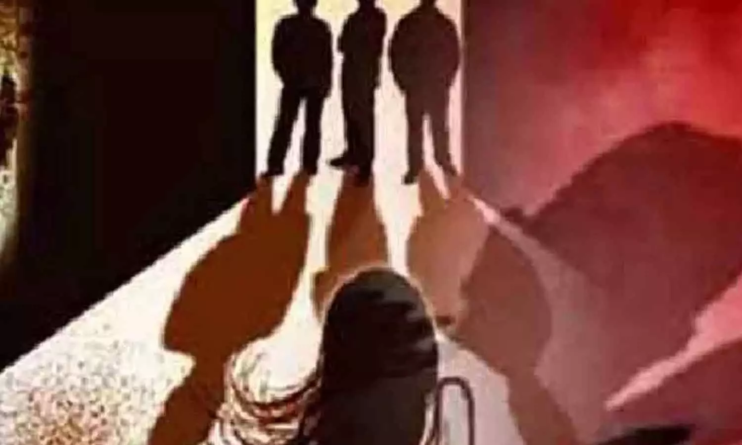 நண்பரை துரத்தி விட்டு பள்ளி மாணவிக்கு பாலியல் வன்கொடுமை: 7 பேருக்கு சாகும் வரை சிறை நண்பரை துரத்தி விட்டு பள்ளி மாணவிக்கு பாலியல் வன்கொடுமை: 7 பேருக்கு சாகும் வரை சிறை