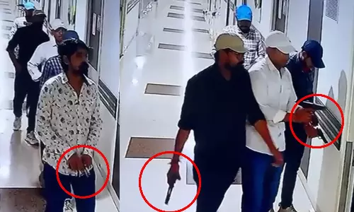 பரோலில் வந்த கைதியை பட்டப்பகலில் மருத்துவமனைக்குள் புகுந்து சுட்டுக் கொன்ற கும்பல் - வீடியோ வைரல்