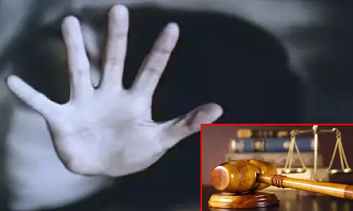 போலீஸ்காரர்கள் குடும்பத்தில் பரபரப்பு- கூடுதல் வரதட்சணை கேட்டு இளம்பெண் அடித்து சித்ரவதை: 4 பேர் மீது வழக்கு