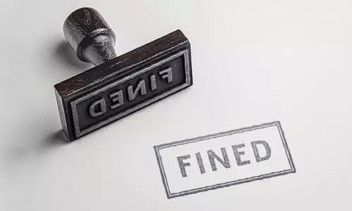 ஒற்றை யானைக்கு பழம் கொடுக்க முயன்றவருக்கு ரூ.10 ஆயிரம் அபராதம்