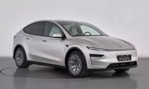 நீண்ட வீல்பேஸ், அதிக ரேஞ்ச்... வெளியீட்டுக்கு தயாராகும் புது டெஸ்லா கார்