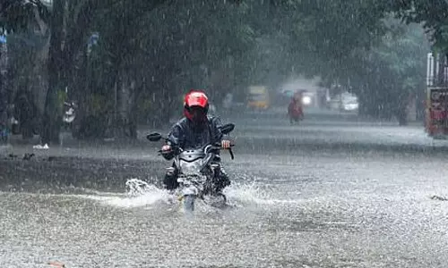 சென்னை மற்றும் சுற்றுவட்டார பகுதிகளில் காற்றுடன் கூடிய கனமழை