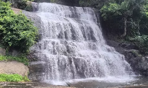 தேனி மாவட்டத்தில் கனமழை- வெள்ளப்பெருக்கால் அருவிகளில் குளிக்க சுற்றுலா பயணிகளுக்கு தடை