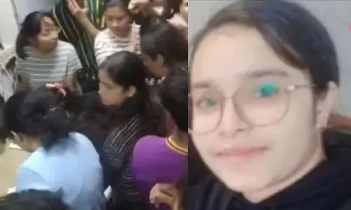 உ.பி.யில் மருத்துவ மாணவி தற்கொலை.. 2 பேராசிரியர்கள் மீது பகீர் புகார் - மாணவர்கள் போராட்டம்