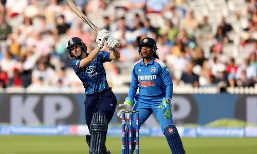 2வது ஒருநாள் போட்டி: இந்தியாவை எளிதில் வீழ்த்தியது இங்கிலாந்து