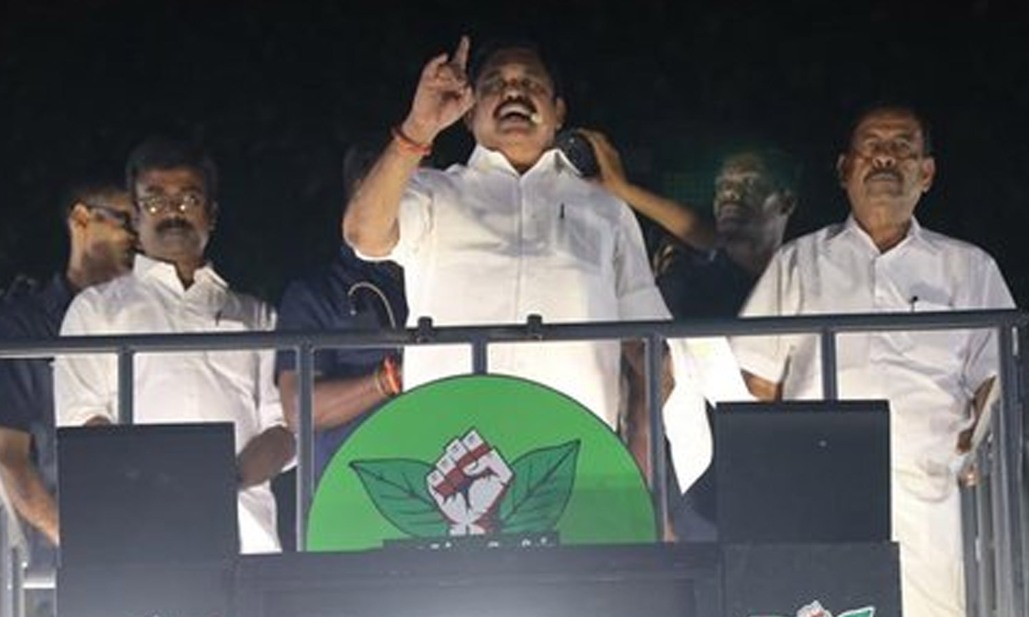 ஆட்சியில் பங்கு கொடுக்க நாங்கள் ஒன்றும் ஏமாளிகள் அல்ல: எடப்பாடி பழனிசாமி திட்டவட்டம்