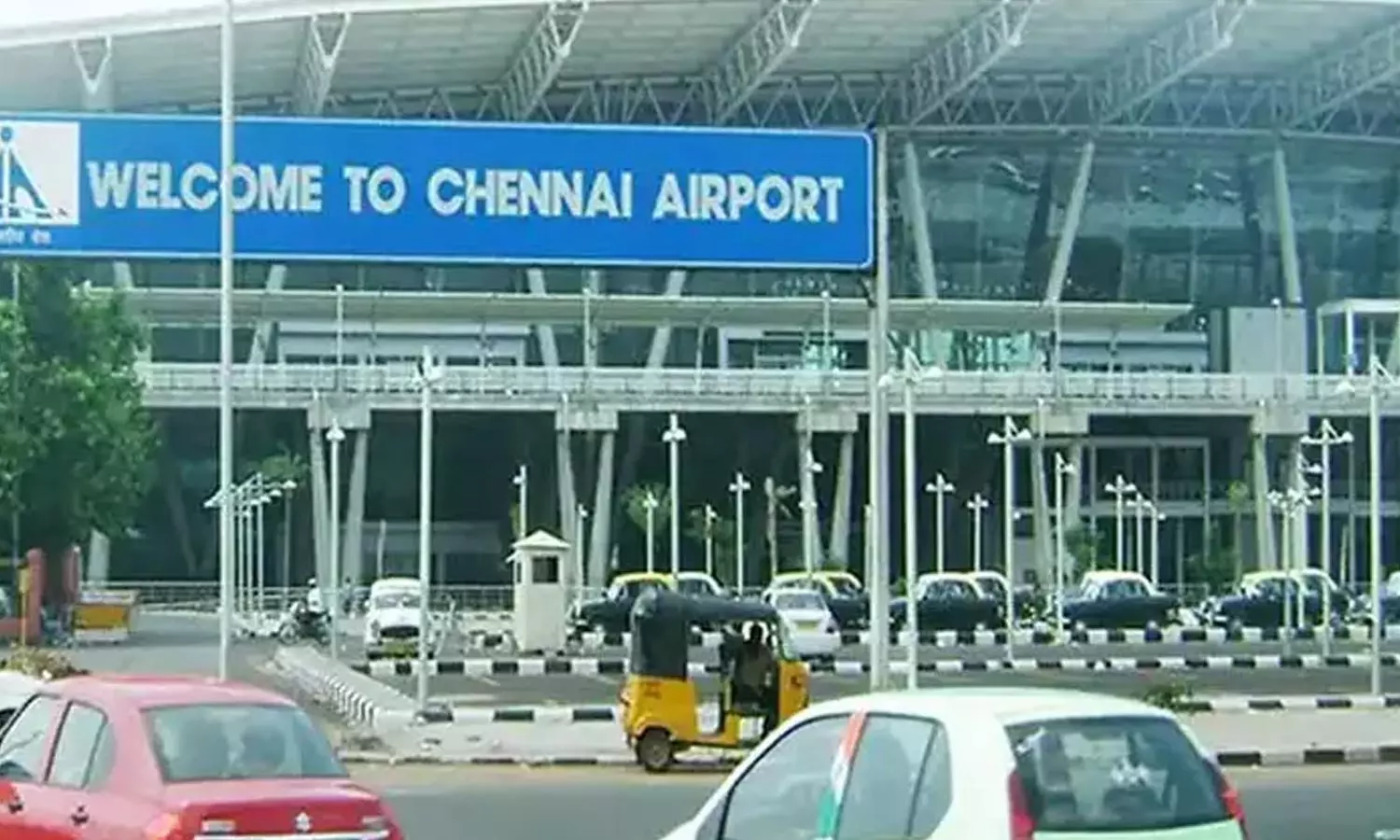 சென்னை விமான நிலையத்திற்கு வெடிகுண்டு மிரட்டல்- சோதனையால் விமானங்கள் தாமதம்