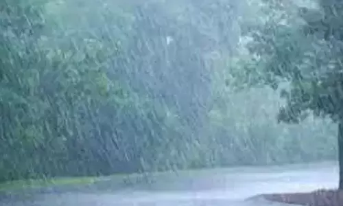 ஏற்காட்டில் பலத்த மழை- சுற்றுலா பயணிகள் குதூகலம்