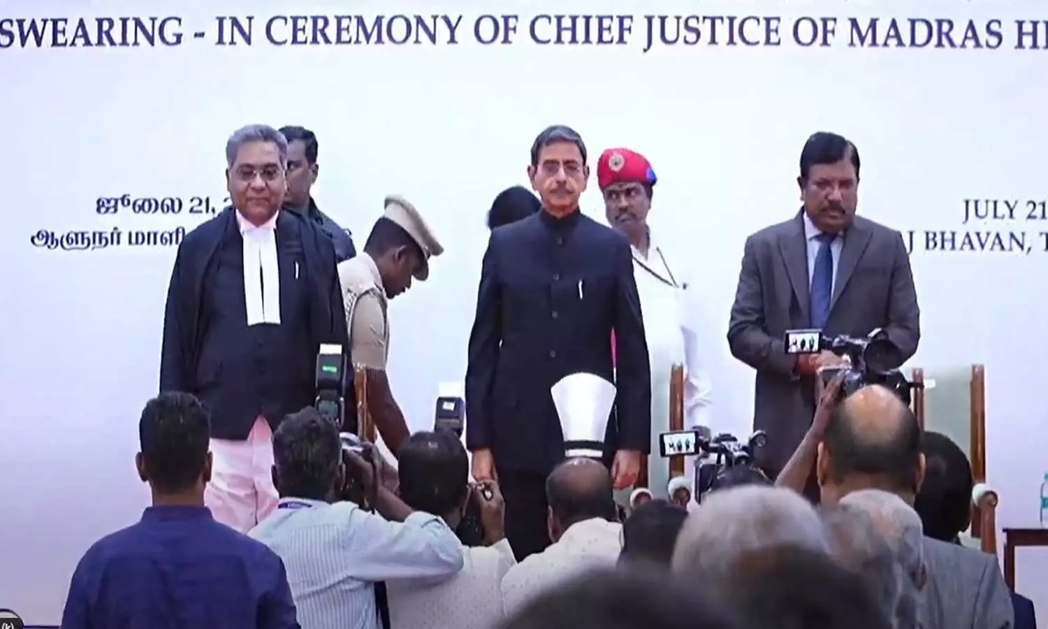 சென்னை உயர்நீதிமன்ற புதிய தலைமை நீதிபதி பதவி ஏற்பு
