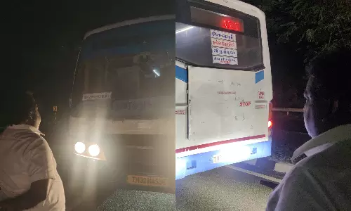 பெயர் பலகை இல்லாமல் சென்ற அரசு பேருந்து- நள்ளிரவில் திடீர் ஆய்வு மேற்கொண்ட அமைச்சர் சிவசங்கர்