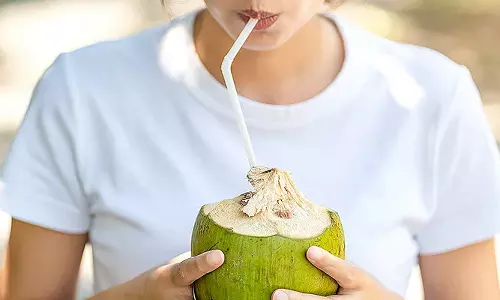 காய்ச்சலின்போது இளநீர் பருகலாமா?