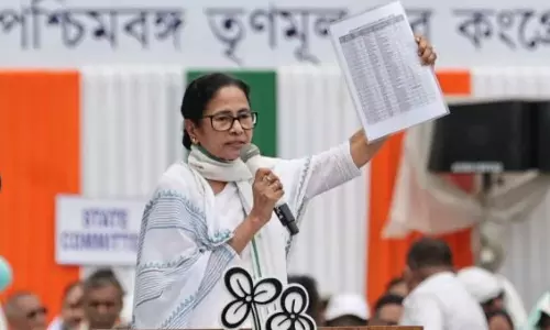 வங்காளி மொழியினரை குறிவைக்கும் பாஜக பயங்கரவாதம் - மம்தா பானர்ஜி ஆவேசம்