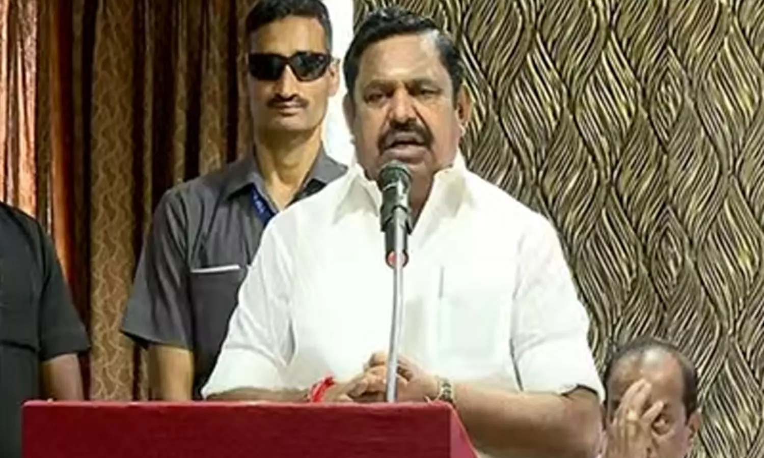 இலவச பட்டுச்சேலை, பசுமை வீடுகள்... இ.பி.எஸ். கொடுத்த தேர்தல் வாக்குறுதிகள் இலவச பட்டுச்சேலை, பசுமை வீடுகள்... இ.பி.எஸ். கொடுத்த தேர்தல் வாக்குறுதிகள்