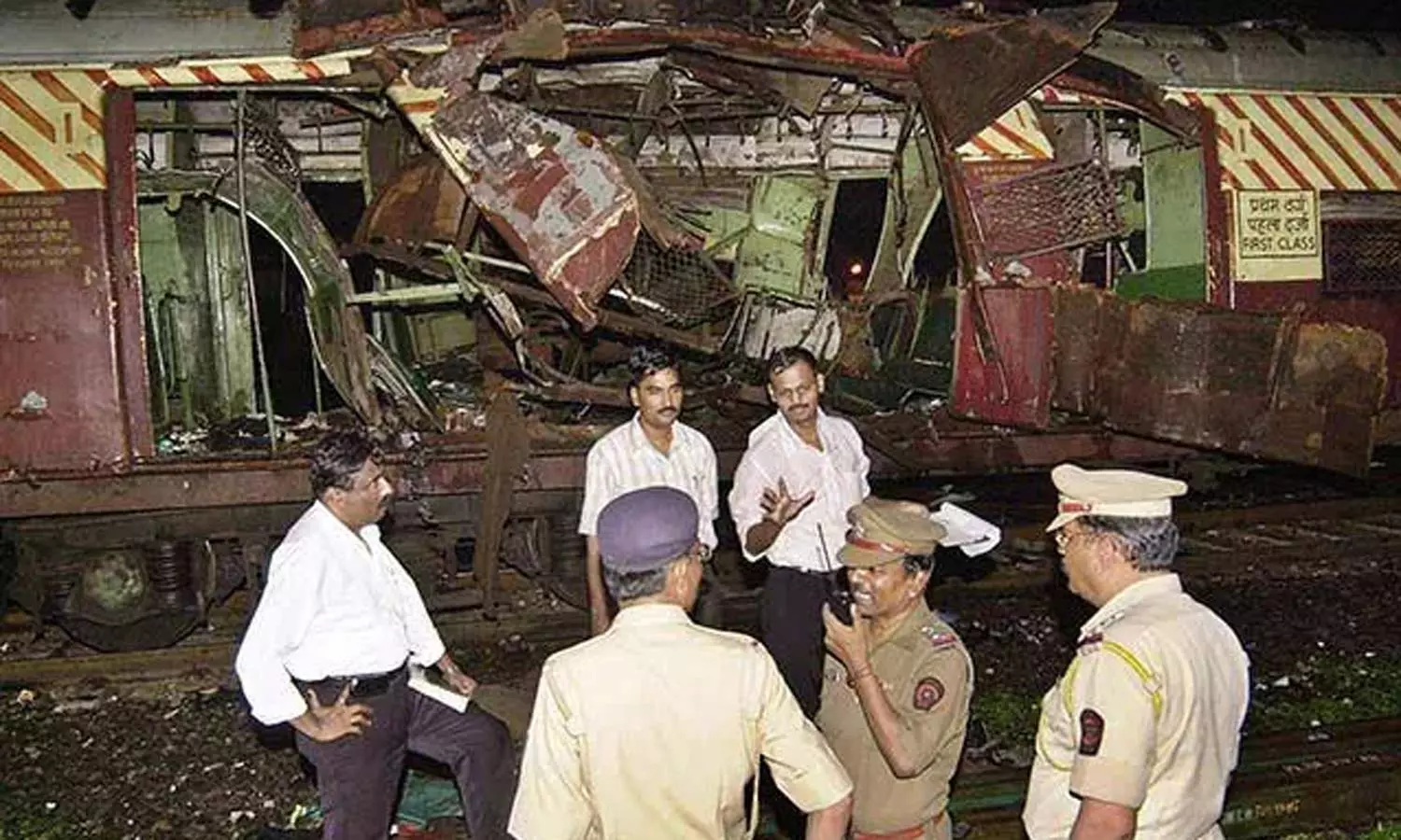 மும்பை குண்டுவெடிப்பு வழக்கு: ஐகோர்ட் தீர்ப்பை எதிர்த்து சுப்ரீம் கோர்ட்டில் மாநில அரசு மேல்முறையீடு மும்பை குண்டுவெடிப்பு வழக்கு: ஐகோர்ட் தீர்ப்பை எதிர்த்து சுப்ரீம் கோர்ட்டில் மாநில அரசு மேல்முறையீடு