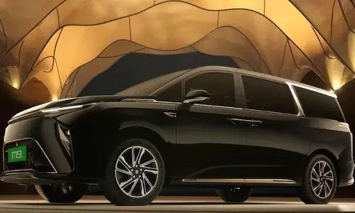 548கிமீ ரேஞ்ச் வழங்கும் புது எலெக்ட்ரிக் கார் அறிமுகம் செய்த எம்ஜி