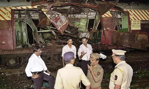மும்பை குண்டுவெடிப்பு வழக்கு: ஐகோர்ட் தீர்ப்பை எதிர்த்து சுப்ரீம் கோர்ட்டில் மாநில அரசு மேல்முறையீடு