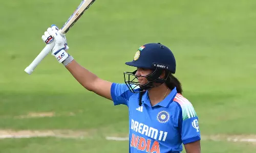 ஹர்மன்பிரித் கவுர் அதிரடி சதம்: இங்கிலாந்துக்கு 319 ரன்களை இலக்காக நிர்ணயித்தது இந்தியா