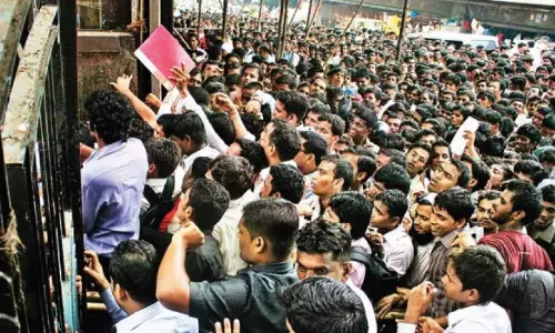 உண்மையை மறைத்து தவறான வேலையின்மை விகிதத்தை வெளியிட்ட மத்திய அரசு? - Reuters வெளியிட்ட அதிர்ச்சி ஆய்வு!