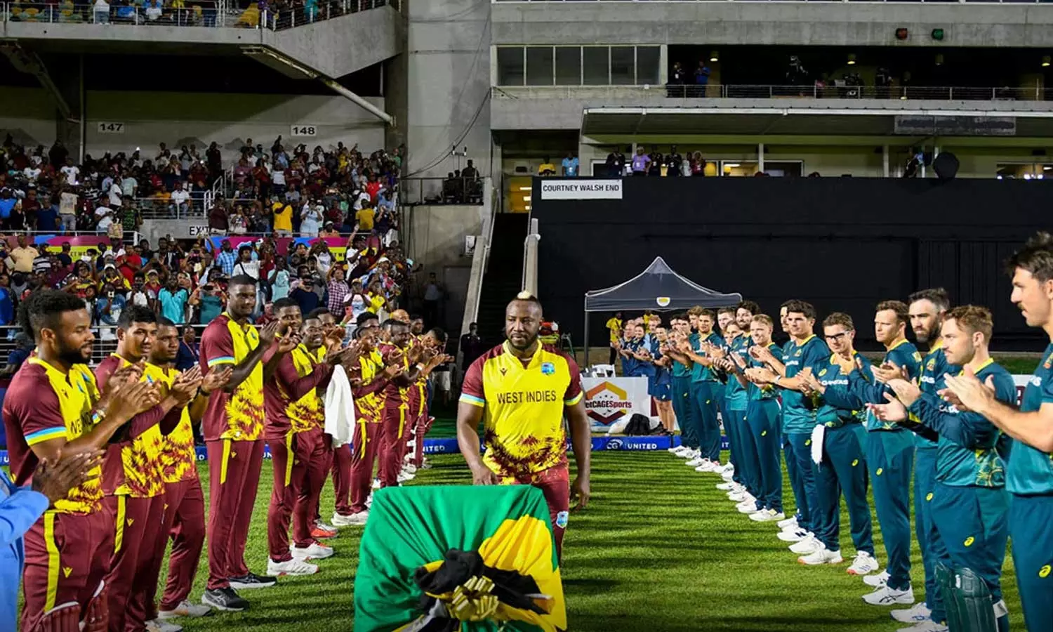 கடைசி சர்வதேச போட்டியில் களமிறங்கிய ரஸலுக்கு GUARD OF HONOUR அளித்து சக வீரர்கள் கௌரவம்