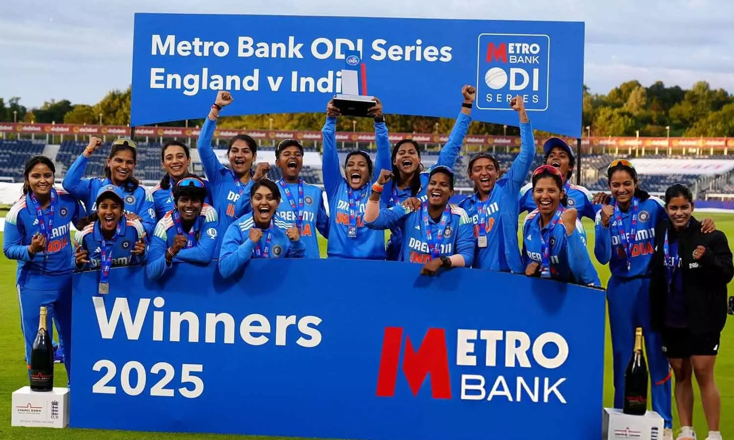 கடைசி ஒருநாள் போட்டி: இங்கிலாந்தை வீழ்த்தி தொடரை கைப்பற்றியது இந்திய மகளிர் அணி