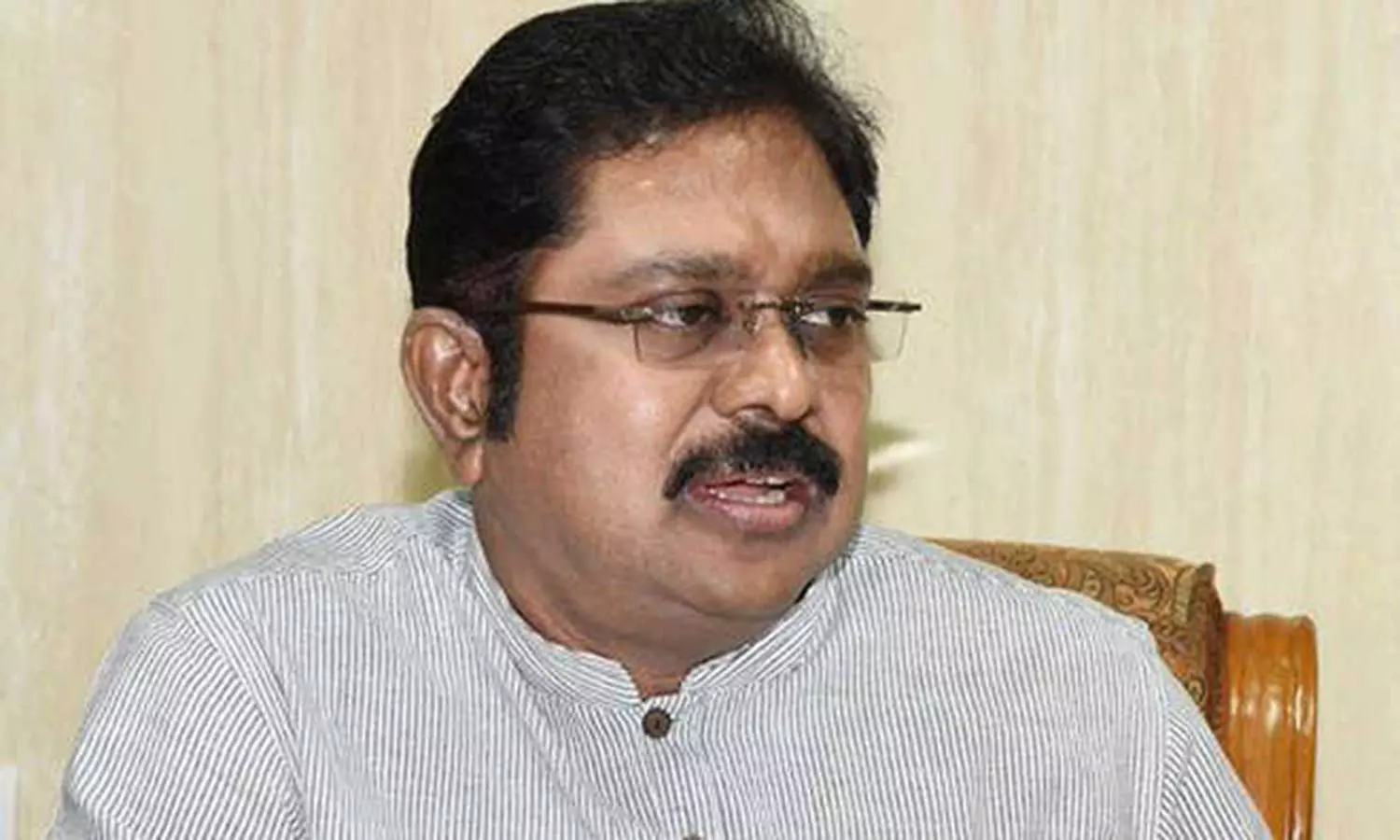 அ.தி.மு.க. தனிப்பெரும்பான்மை பெற்றாலும் கூட்டணி ஆட்சி தான் - டிடிவி தினகரன் பேச்சால் பரபரப்பு அ.தி.மு.க. தனிப்பெரும்பான்மை பெற்றாலும் கூட்டணி ஆட்சி தான் - டிடிவி தினகரன் பேச்சால் பரபரப்பு