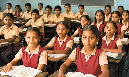 அரசு பள்ளிகளில் படிக்கும் மாணவர்களில் தமிழகத்திற்கு 10-வது இடம்: மத்திய அரசு தகவல்