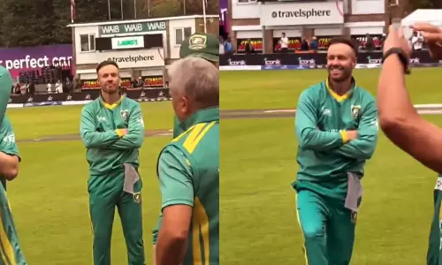 லெஜண்ட்ஸ் கிரிக்கெட்டில் RCB.. சத்தத்தை கேட்டதும் டிவில்லியர்ஸ் செய்த செயல்- வைரலாகும் வீடியோ