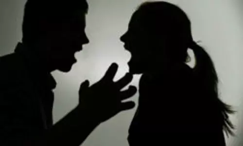 குடும்ப தகராறில் ஆவேசம்- கணவனின் நாக்கை கடித்து விழுங்கிய பெண்