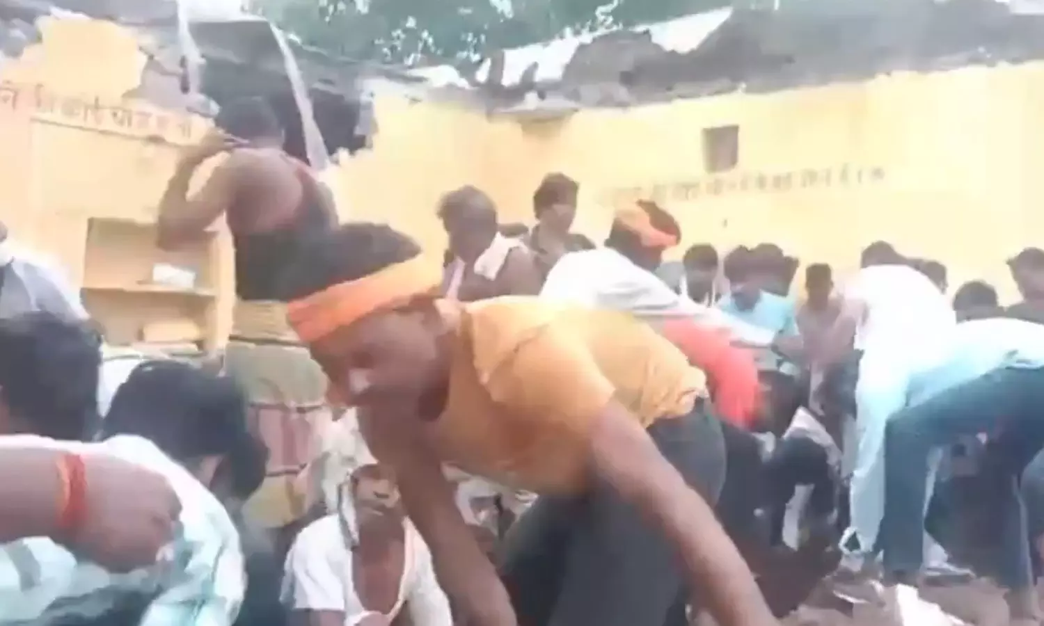 ராஜஸ்தானில் அரசு பள்ளி மேற்கூரை இடிந்து விழுந்து விபத்து - 4 மாணவர்கள் பலி