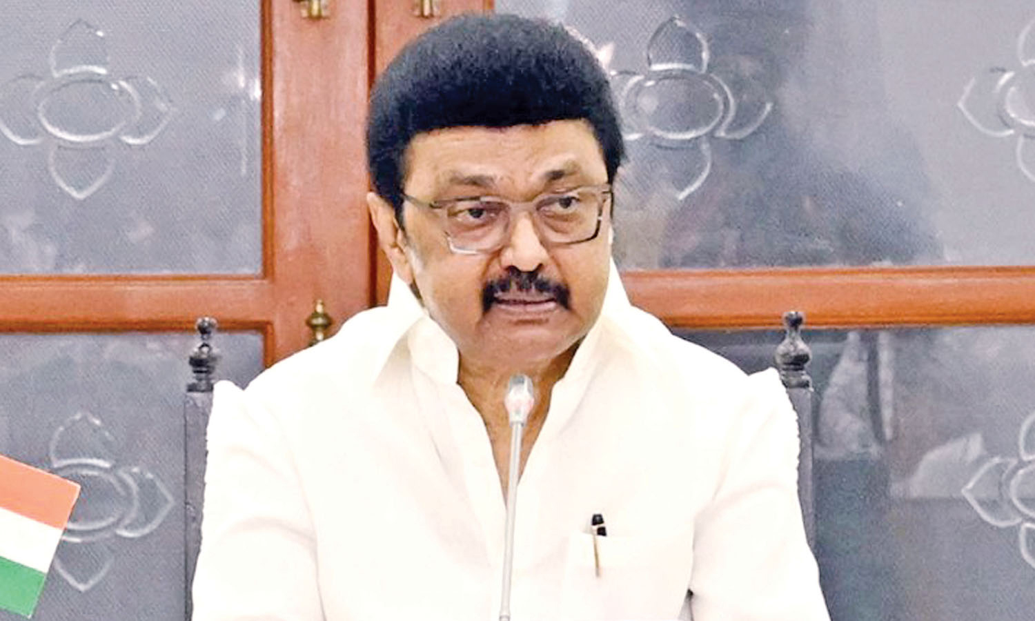 நெருப்புடன் விளையாடாதீர்கள்..! பீகாரில் வாக்காளர்கள் நீக்கப்பட்டதற்கு முதலமைச்சர் கண்டனம் நெருப்புடன் விளையாடாதீர்கள்..! பீகாரில் வாக்காளர்கள் நீக்கப்பட்டதற்கு முதலமைச்சர் கண்டனம்