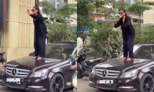 ஓடும் காரின் மேல் ஏறி நடனமாடிய இளம்பெண் மீது வழக்குப்பதிவு