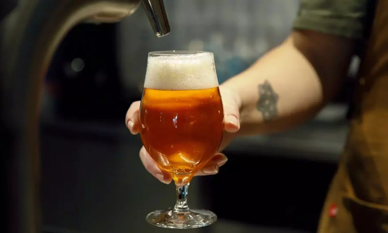 மனைவி பிரிந்த துக்கத்தில் ஒரு மாதம் எதுவும் சாப்பிடாமல் பீர் மட்டும் குடித்த கணவன் உயிரிழப்பு