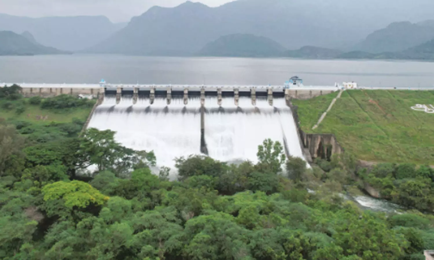 ஆழியாறு அணையில் இருந்து உபரி நீர் திறப்பு அதிகரிப்பு