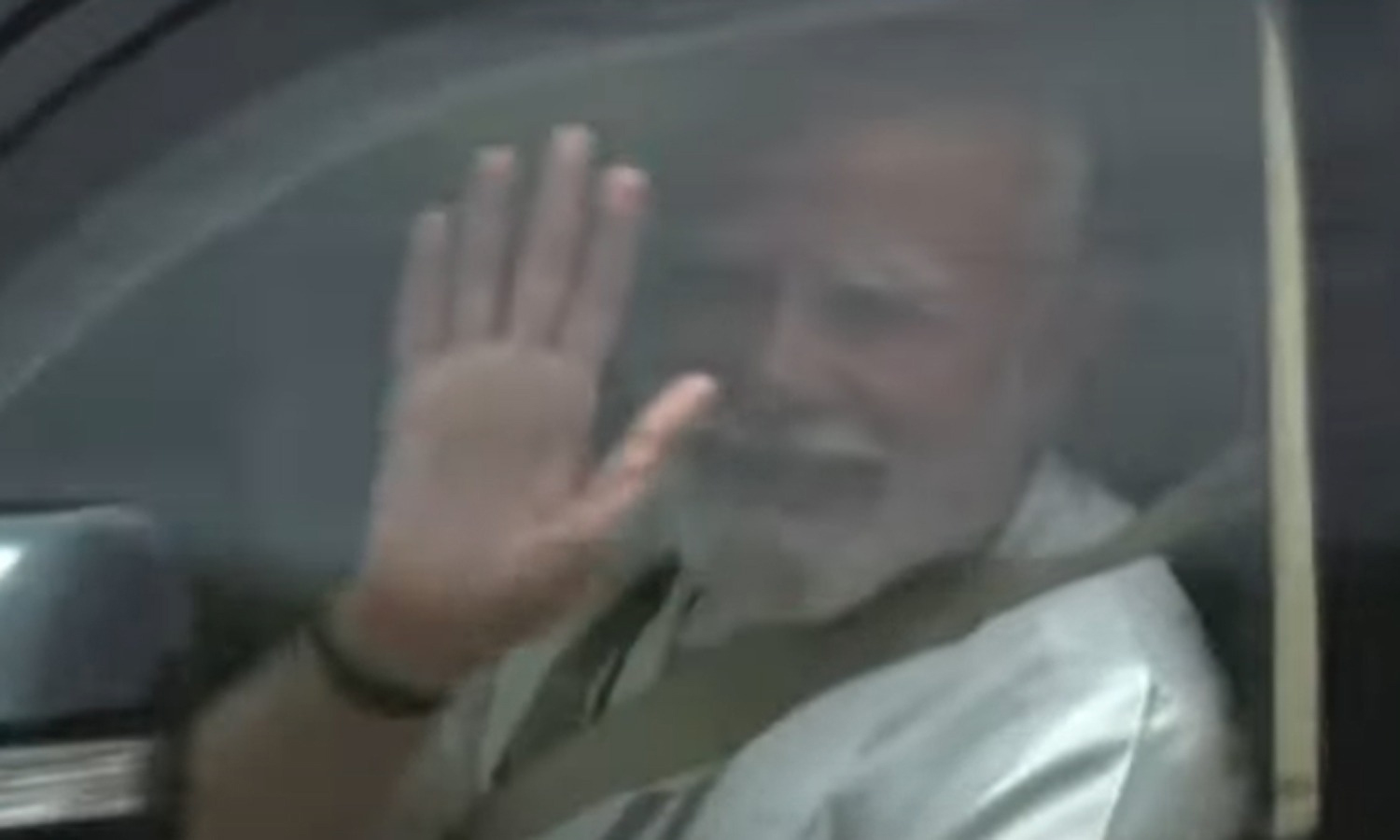 திருச்சியில் ரோடு ஷோ- பிரதமர் மோடிக்கு உற்சாக வரவேற்பு