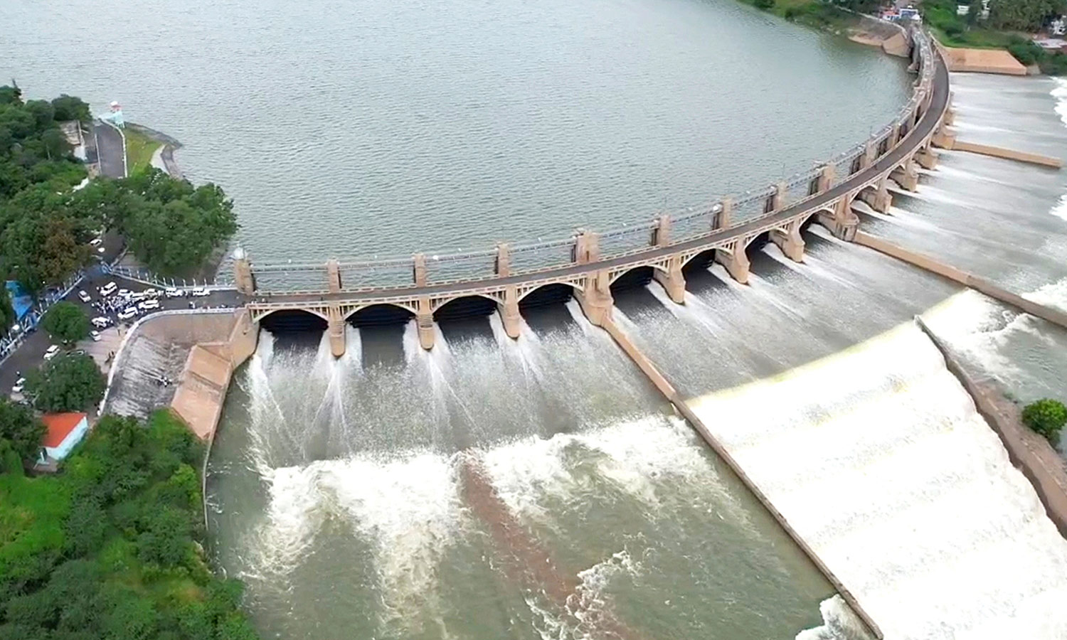 மேட்டூர் அணையில் இருந்து 1 லட்சம் கன அடி தண்ணீர் திறக்க வாய்ப்பு - கரையோர மக்களுக்கு வெள்ள எச்சரிக்கை