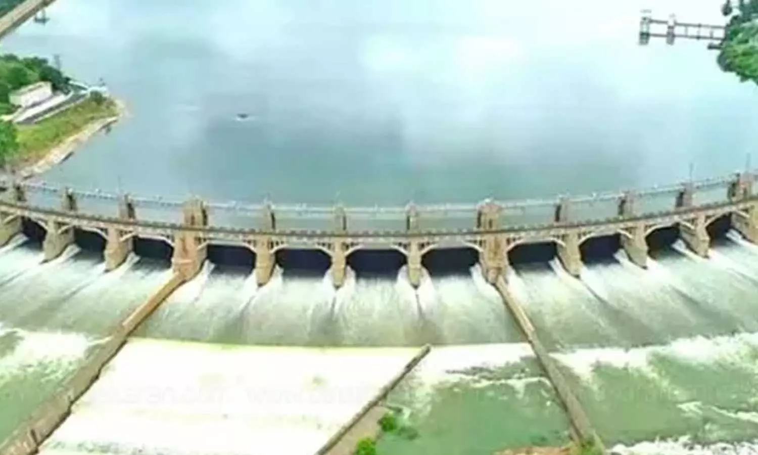 மேட்டூர் அணையில் இருந்து 1 லட்சம் கனஅடி நீர் திறப்பு - கரையோர மக்களுக்கு வெள்ள எச்சரிக்கை