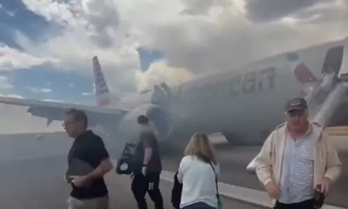 VIDEO: புறப்படும்போது பிடித்த தீ.. விமானத்தை சூழ்ந்த புகை - அலறியடித்து வெளியேறிய 173 பயணிகள்