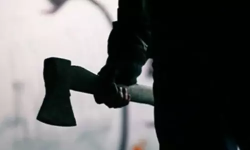 தாய், தந்தை, சகோதரியை கோடரியால் கொலை செய்த நபர்.. உ.பி.யில். கொடூரம்