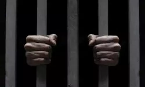 வெளிநாட்டு சிறைகளில் 10 ஆயிரத்துக்கு மேற்பட்ட இந்தியர்கள்: வெளியுறவு இணை மந்திரி